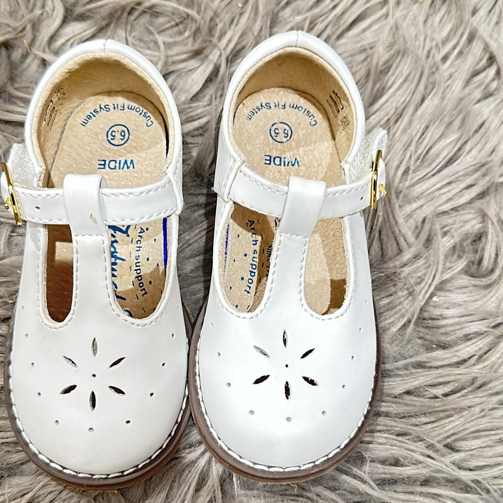 Footmate white girls shoes